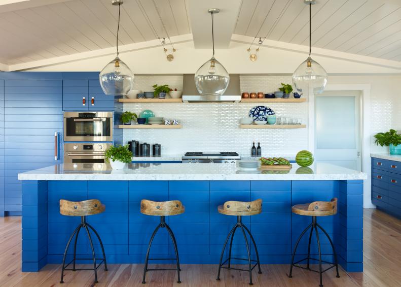 Contemporary Coastal Style Kitchen With Blue Cabinetry