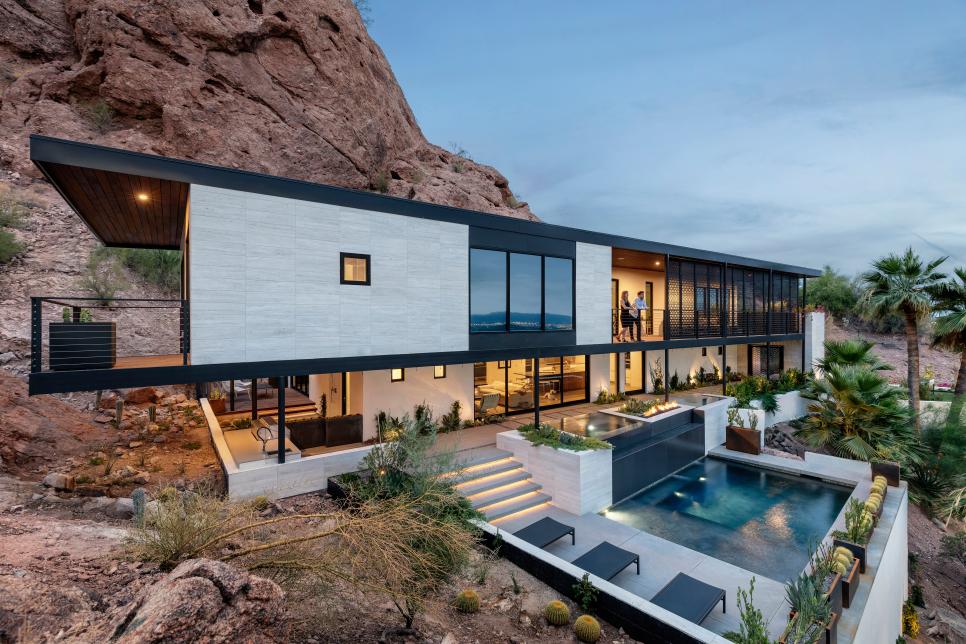 Contemporary Mountainside Home With Soaking Pool