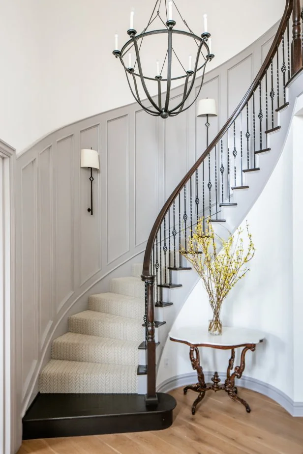 How to Decorate a Curved Wall Entryway: Stunning Ideas to Impress