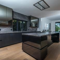 Modern Kitchen and Dining Area 