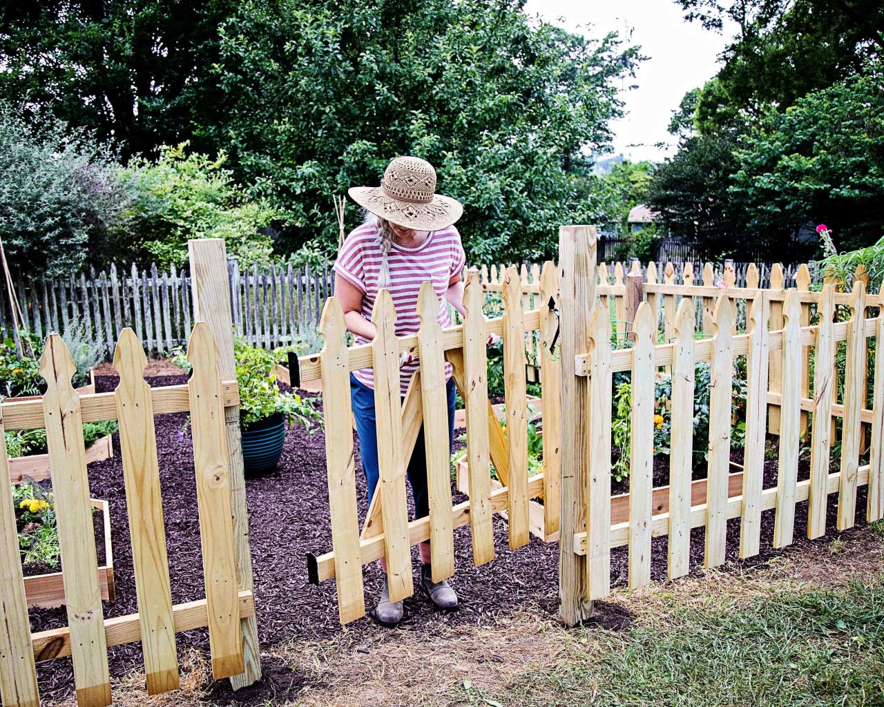 How To Build A Picket Fence Garden Gate Hgtv