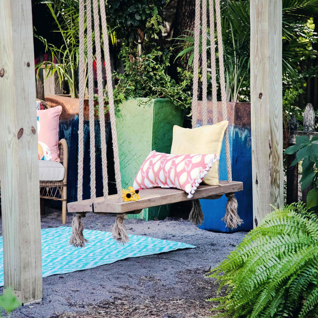 How to Make a Simple Outdoor Swing | HGTV