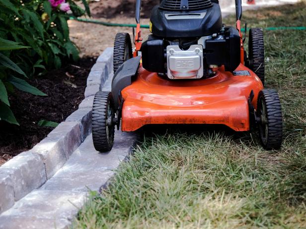 Diy Paver Edging You Can Mow, How To Lay Pavers As A Garden Edge