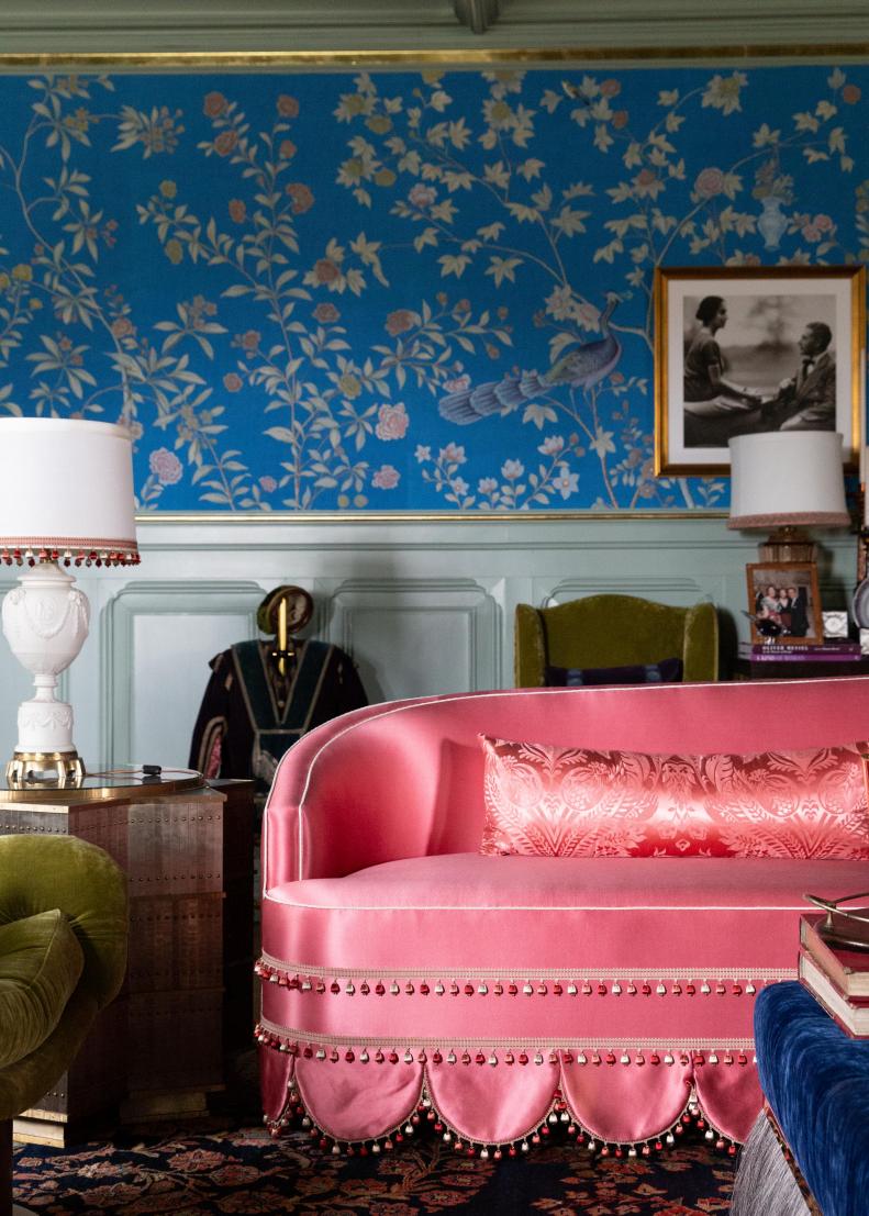 Sitting Room With Pink Sofa