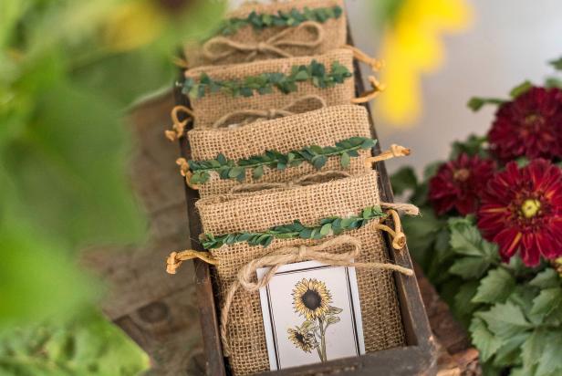 guests favor ideas, Rustic Burlap Favor Bags with wooden tags