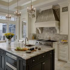 Traditional Refined Kitchen