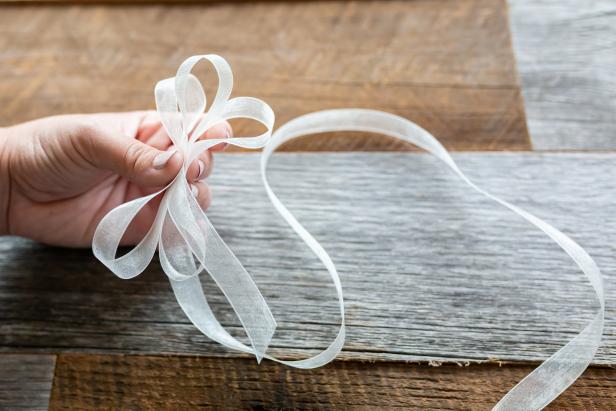 How to DIY a Fabulous Wrist Corsage (2 Styles!) - Confetti Fix