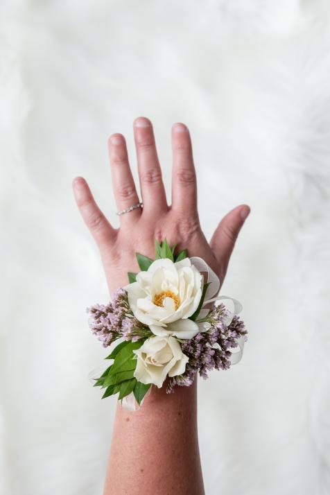 Affordable corsages store and boutonnieres