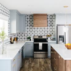 Mid-Century Modern Kitchen With Bold Black-And-White Tiles