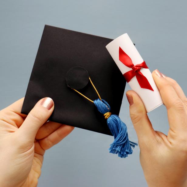 Gift money to your favorite grad with this fun and clever DIY. Because who doesn't love money, right?
