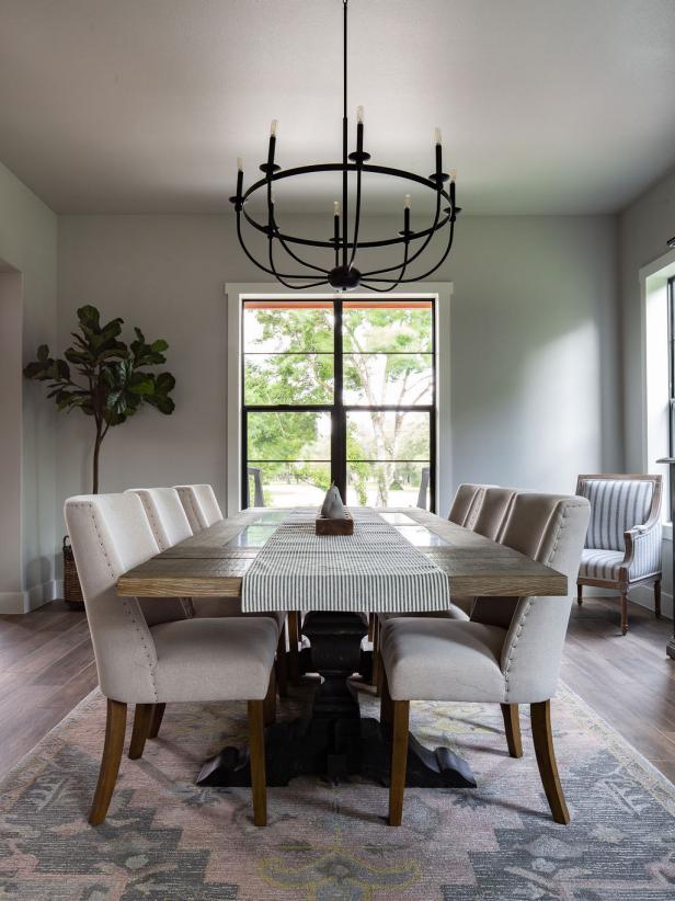 20 Dining Room Lighting Ideas, How Big Should A Light Fixture Be Over Round Table