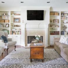 Neutral Cottage Living Room With Trunk