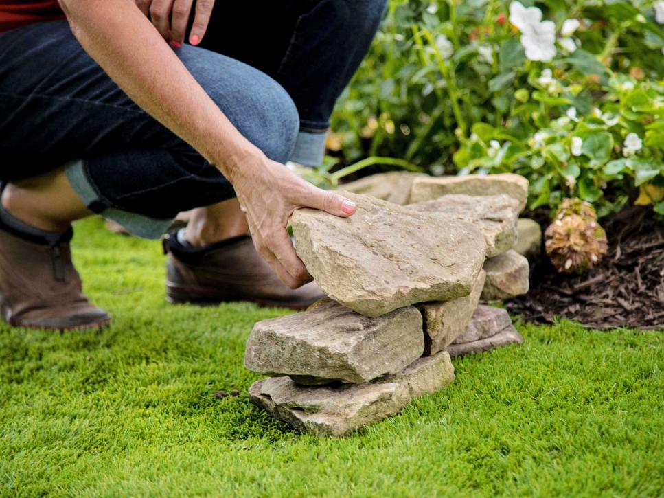 Featured image of post Landscaping Ideas For Front Of House With Rocks - When you look at each photo the spiral trimmed topiary standing right in front of the brick stone house has their own spotlight while the.