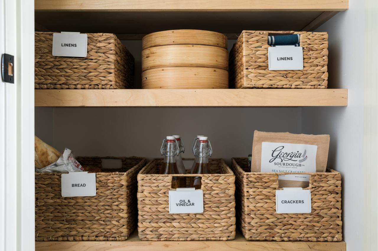 https://hgtvhome.sndimg.com/content/dam/images/hgtv/fullset/2020/1/13/0/Original_Flynnside-Out_Organized-Kitchen-Pantry_uniform-labels.jpg.rend.hgtvcom.1280.853.suffix/1578945169727.jpeg