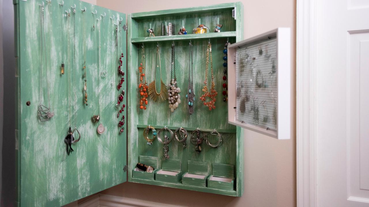 Rustic wall shop mounted jewelry organizer