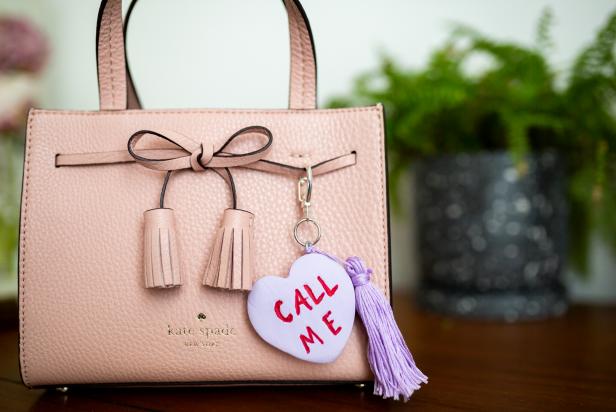 This adorable conversation heart-inspired keychain is made with clay from the craft store. It makes the perfect gift for Valentine’s Day. Add a tassel or pom-pom for an extra embellishment.