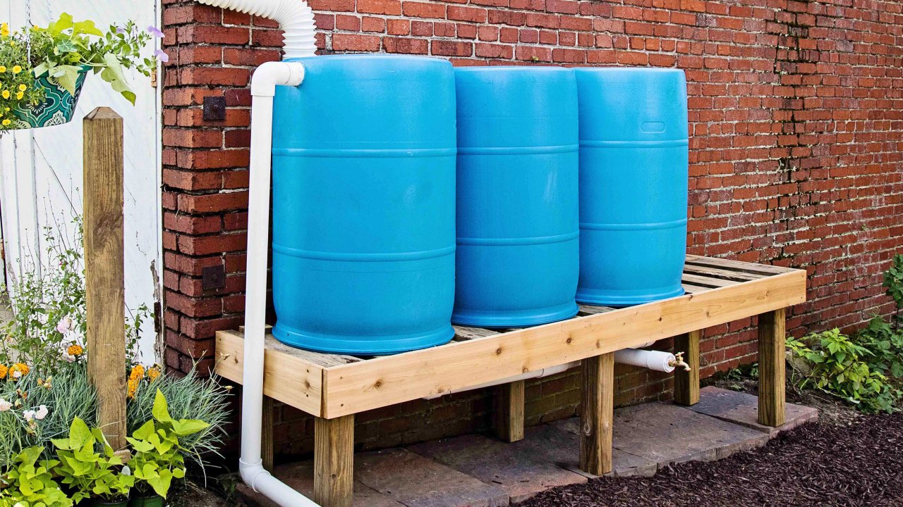 DIY Rain Barrel -telineDIY Rain Barrel -teline  