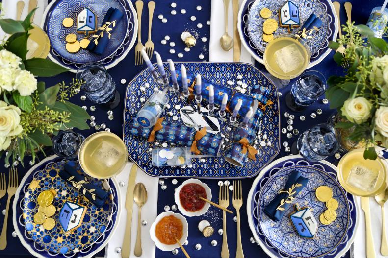 A mélange of patterned plates don the table in unifying blue hues. Don’t be afraid to mix things up by pairing all kinds of prints together.  You may find all the items you need in your very own kitchen cupboards.