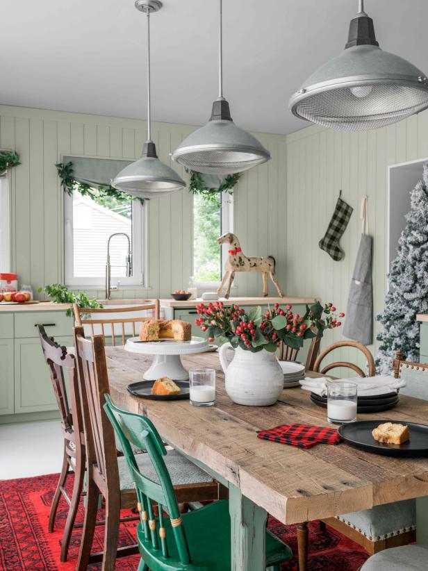 Country-Style Christmas Decorating Ideas | HGTV