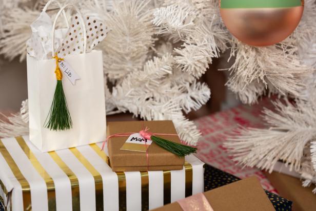 Using Free Greenery Needles to Make Christmas Gift Tassels