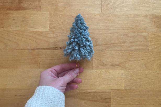 Next, give the yarn a trim so that it resembles a tree, cutting a triangular shape from bottom to top.