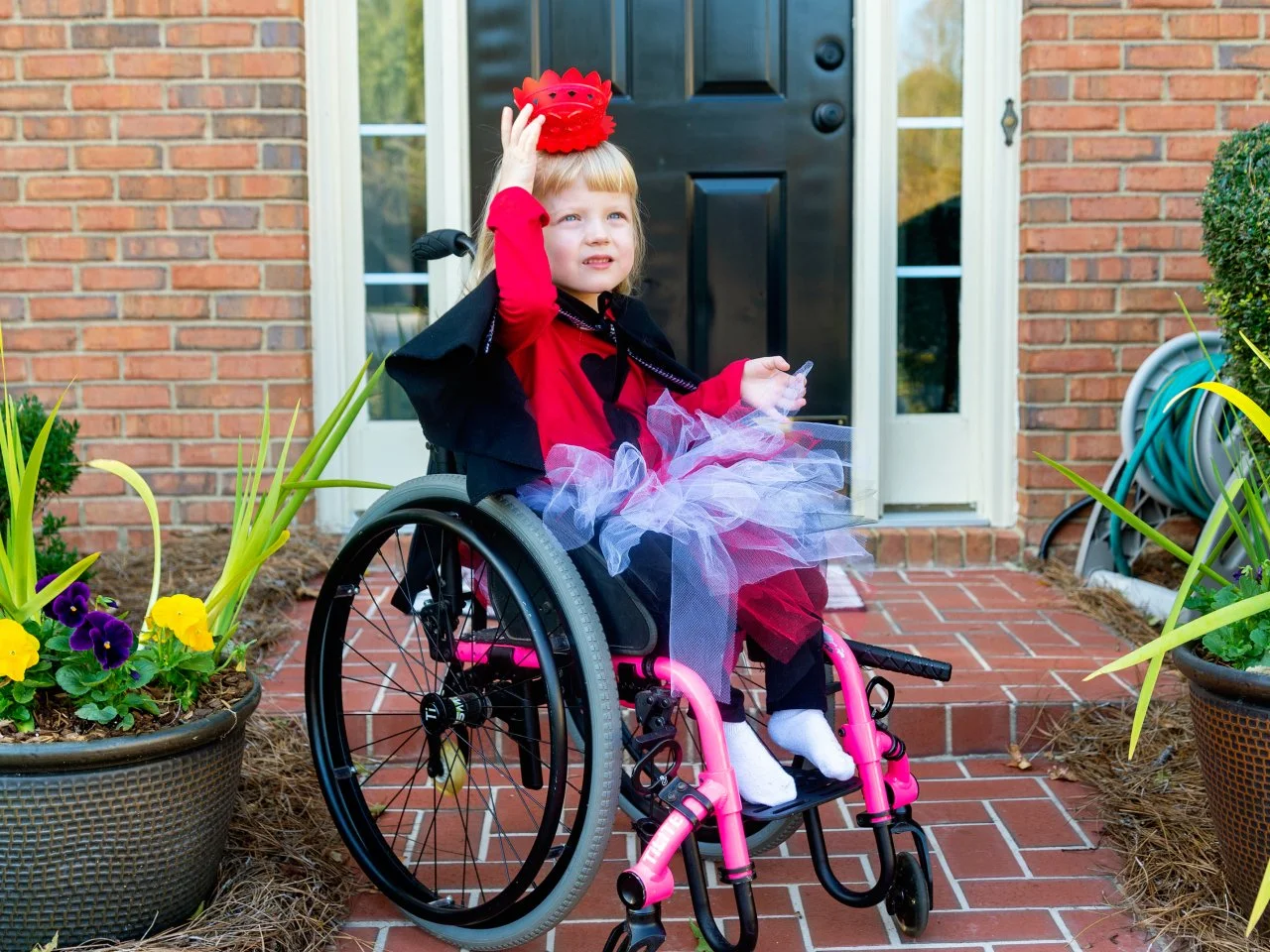 An Easy Queen of Hearts Costume from Alice in Wonderland | HGTV