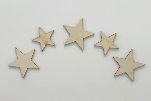 Arrange the wooden stars to fit your chosen headband.