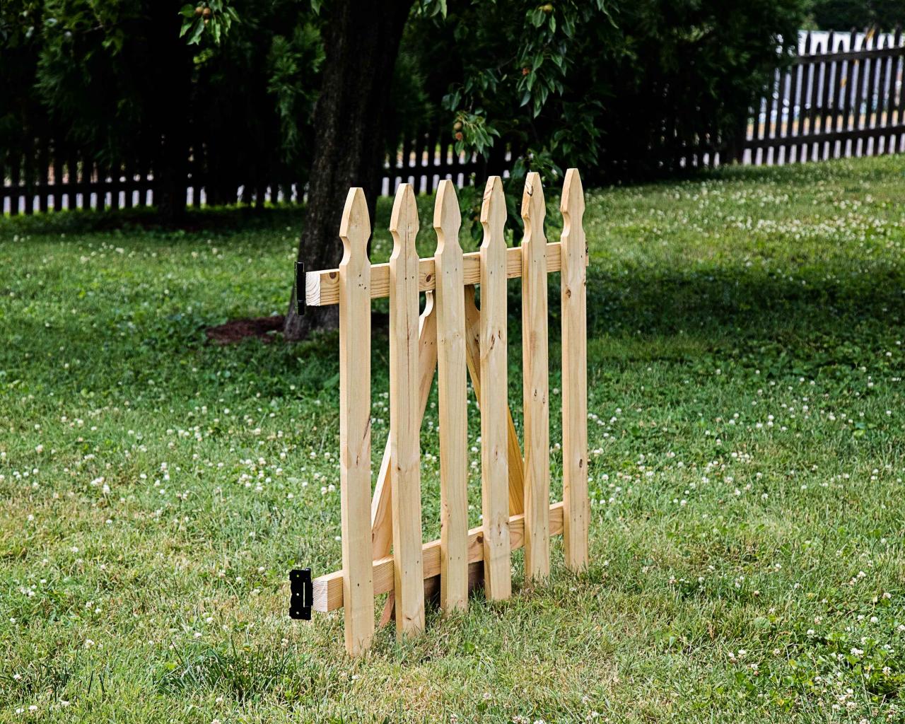 How To Build A Picket Fence Garden Gate Hgtv