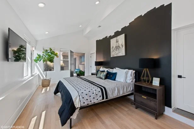 Bedroom with one black wall sales