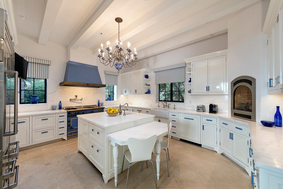 25 Gorgeous French Country Kitchens, French Country White Kitchen Cabinets