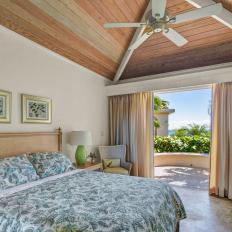 Tropical Bedroom With Green Lamp