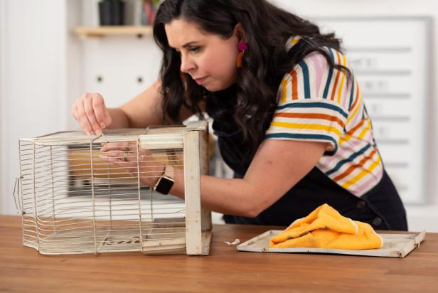 Prep the birdcage by wiping down the inside, outside and tray with a damp rag to remove dust and dirt. Remove any plastic or unwanted parts from the cage.
