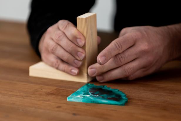 Using wood glue, create each bookend by glueing one 3-1/2” piece and one 4’’ wood piece together at a right angle. Let the glue dry completely. Once dry, wipe down the glued wooden pieces with a microfiber cloth.