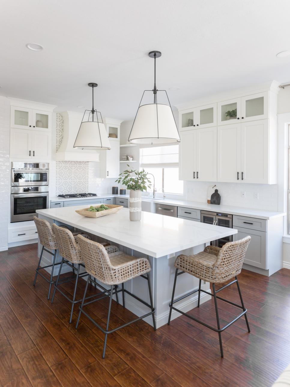 Kitchen Island With 4 Chairs The West Chester Kitchen Island W 4 Backless Stools And 2 