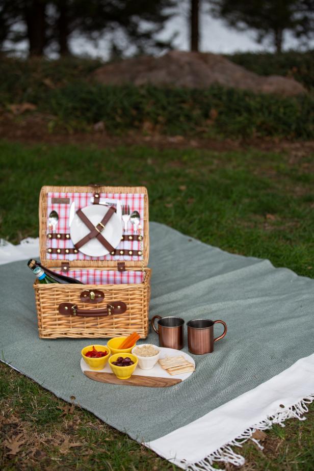 HGTV Handmade's Crafty Lumberjacks share an easy, no-sew guide to crafting a waterproof picnic blanket. To make, you will need your favorite blanket, waterproof material like nylon or vinyl, fabric scissors, heavy duty snap pliers, heavy duty brass snaps, nylon strap material, four brass webbing belt tips and two brass handbag feet.