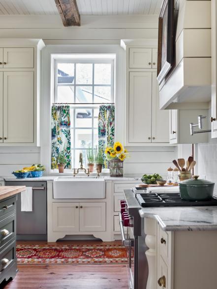 Farm Sink in Traditional Southern Kitchen