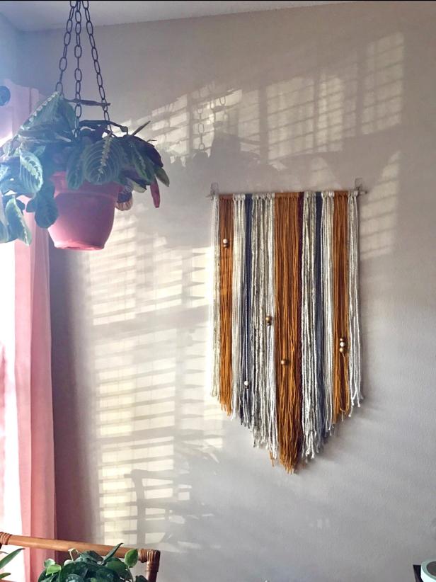 DIY simple yarn wall hanging with felt flowers