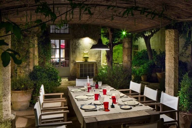 Italian Outdoor Dining Table: Stylish Elegance for Alfresco Meals 1 Italian Outdoor Dining Table: Stylish Elegance for Alfresco Meals