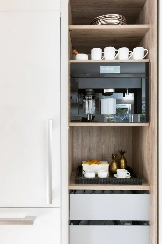 Should You Decorate above Kitchen Cabinets 2025: Expert Tips Revealed