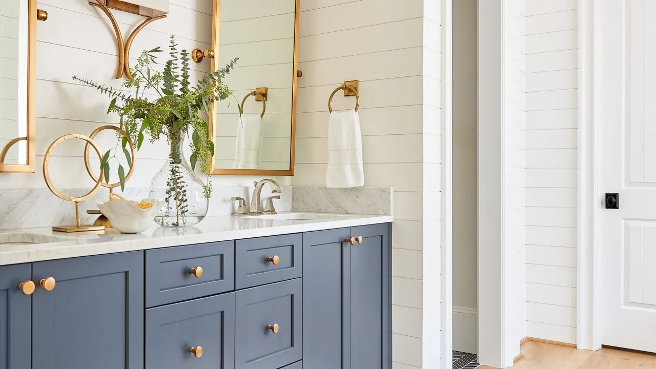 40 Bathroom Color Schemes | Colorful Bathroom Ideas | HGTV, image size:1280x720
