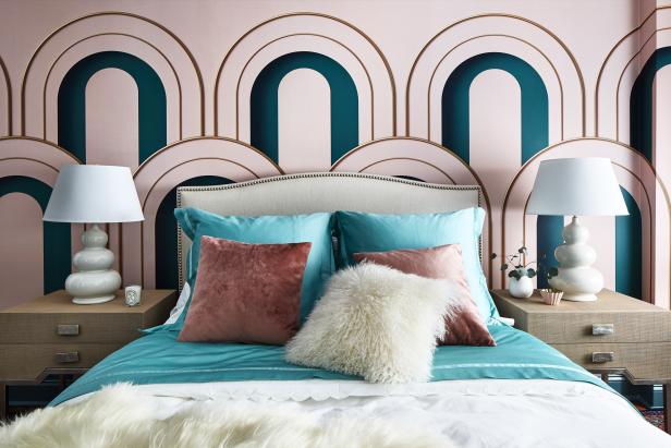 Bedroom's Art Deco Wallpaper a Hollywood Sensation