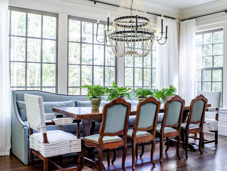 traditional chandelier dining room