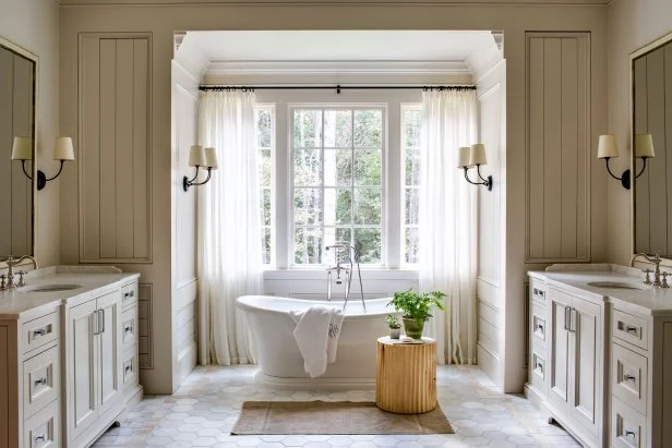 Hardware Trends for Farmhouse Bath: Stylish Picks for 2025
