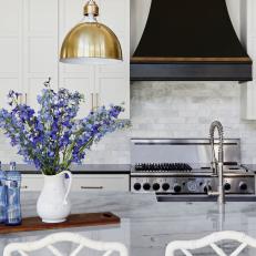 Metal Accents in Kitchen Contribute Charisma