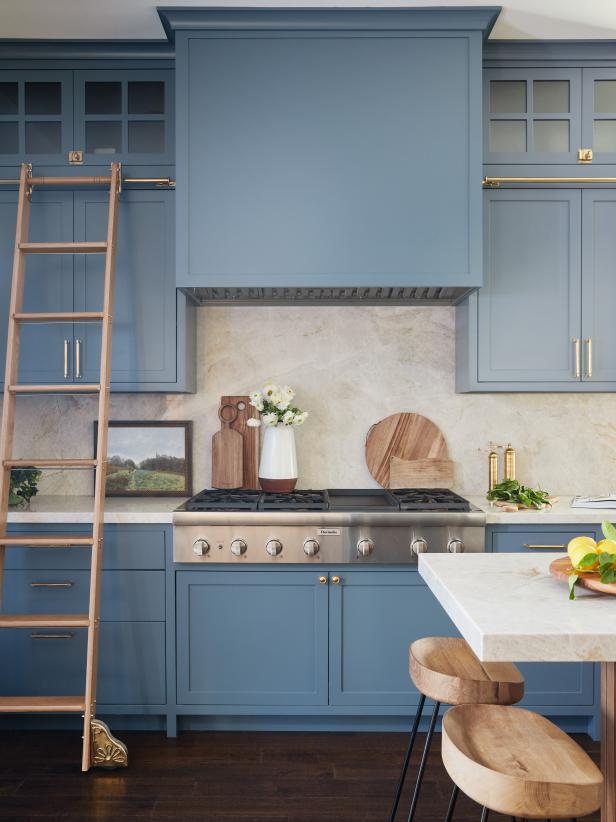 25 Easy Ways To Update Kitchen Cabinets, How To Make Shelves Between Cabinets And Doors