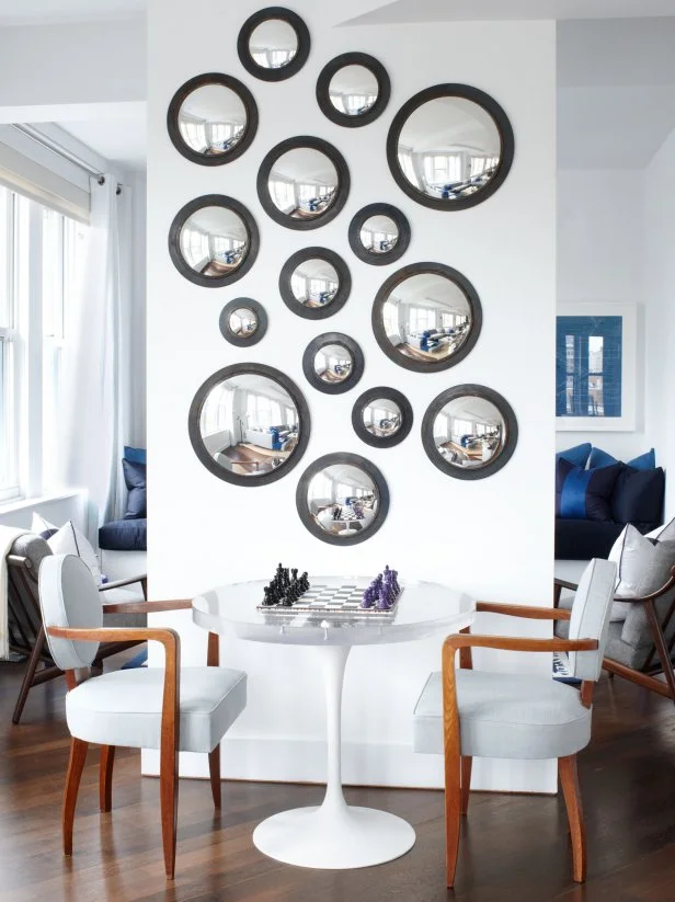 How to Decorate around a Large Wall Mirror: Stunning Style Tips