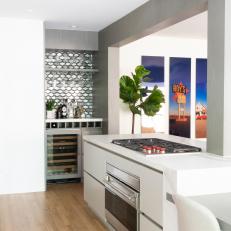Contemporary Open Plan Kitchen With Bar