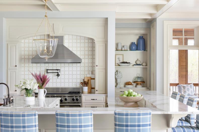 Attractive Alcove Frames Oven in Classic Style