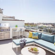 Vibrant, Private Rooftop With Grill