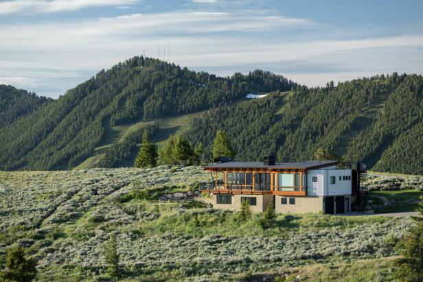 Breathtaking mountain modern home in Montana with inviting details